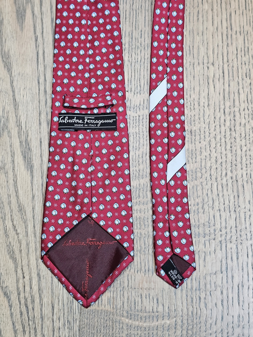 Salvatore Ferragamo Red 100% Silk Polka Dot Men's Tie - Picture 2 of 3
